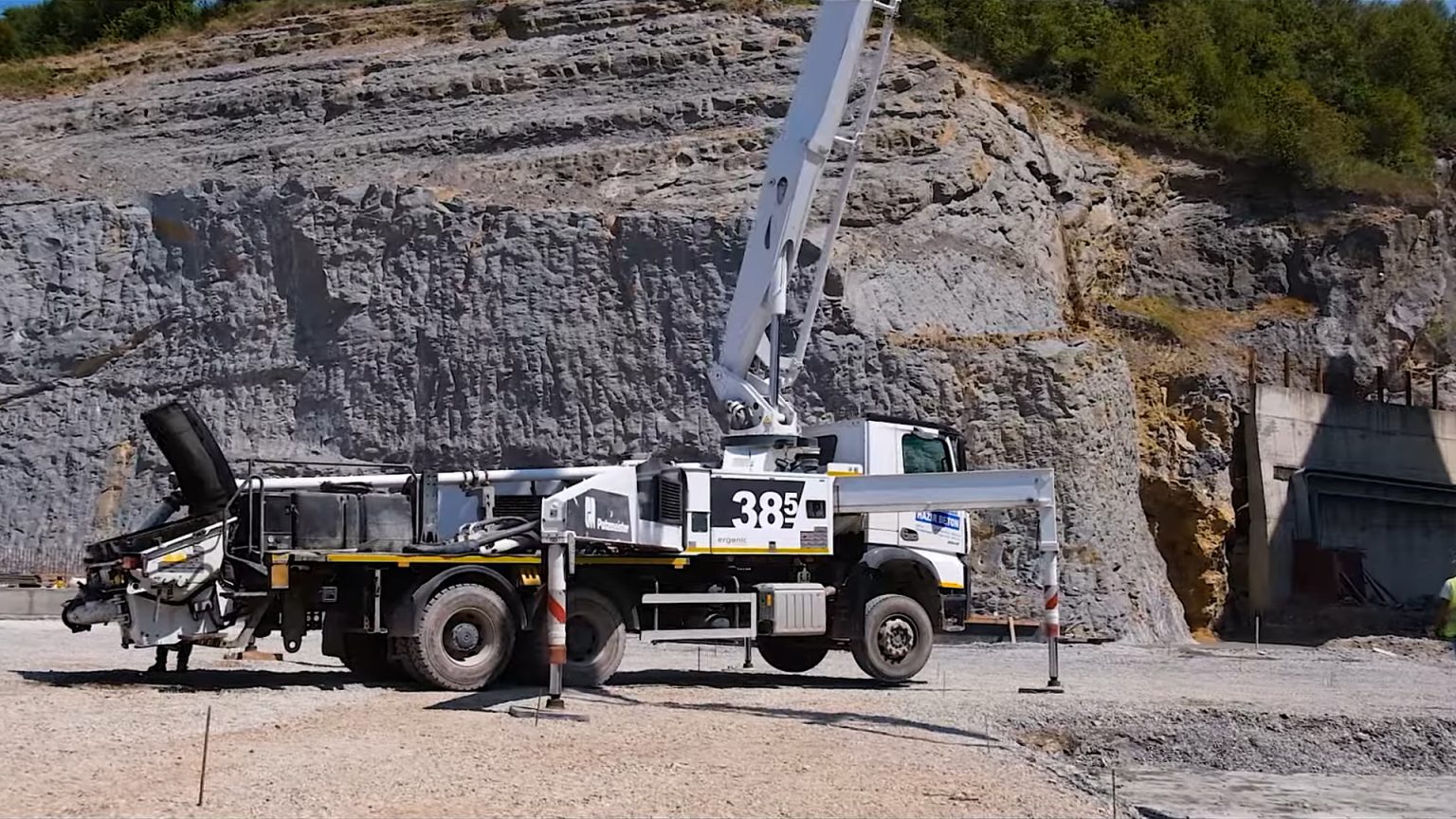 38 metre mobil beton pompası saha çalışması